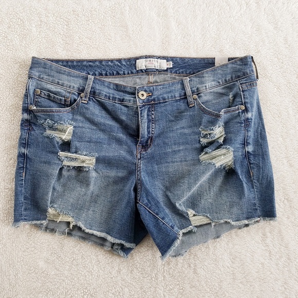 Torrid Destructed Jean Short 5 in. Inseam - Picture 4 of 8